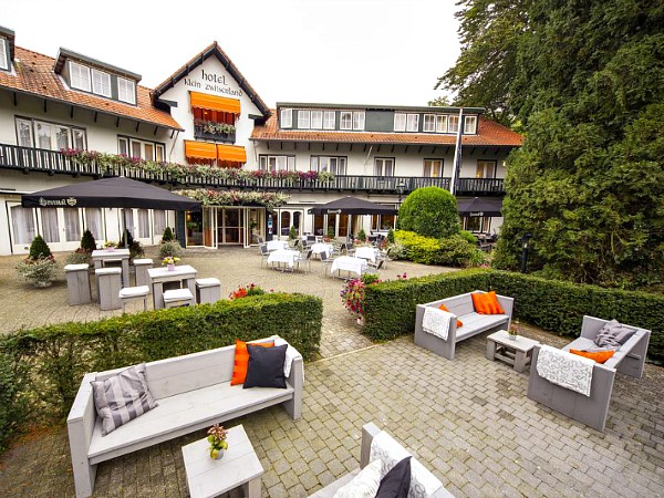 Terras bij het hotel