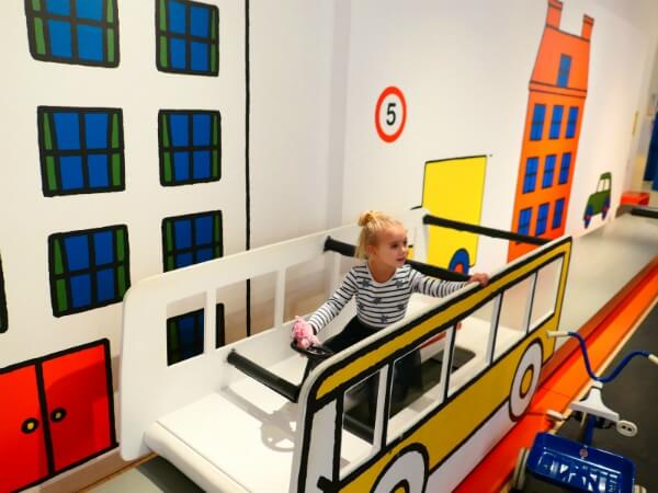 Bianca bezocht het nijntjemuseum in Utrecht. Haar kinderen konden er heerlijk spelen en leren, al is niet alles voor iedere leeftijd even geschikt, lees maar