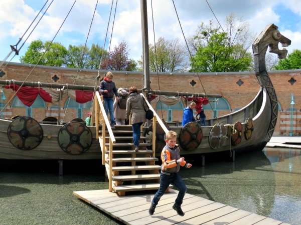Het Vikingschip bij de tentoonstelling in Rosenheim