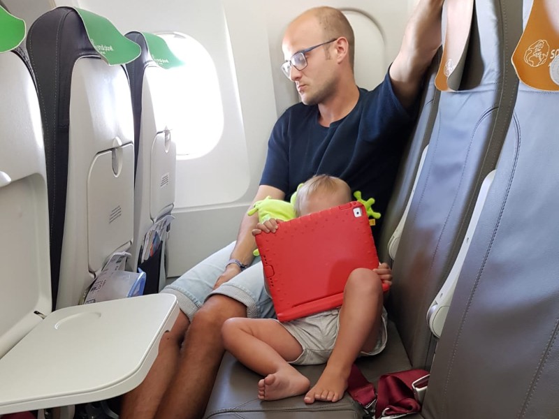 Ontspannen filmpje kijken tijdens de vlucht Ontspannen filmpje kijken tijdens de vlucht