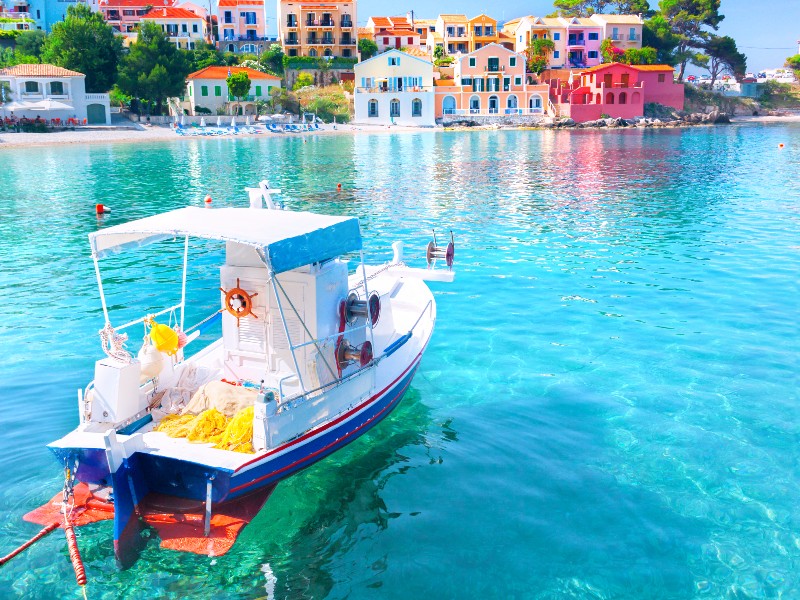 Het helderblauwe water rondom de Ionische eilanden geeft je meteen dat heerlijke vakantiegevoel