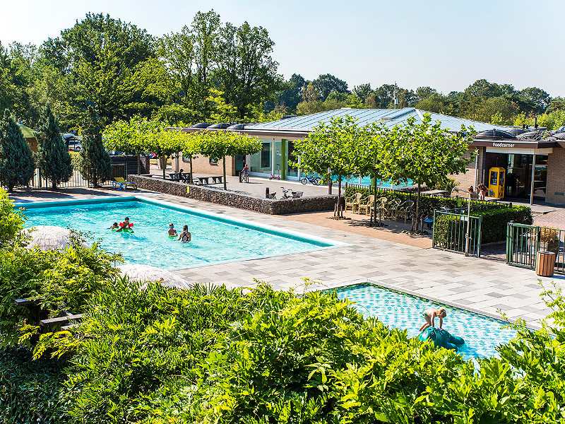 Het buitenbad van Camping Vreehorst