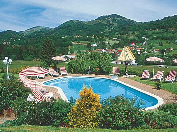 Zwembad van Vakantiepark Ayes in de Elzas
