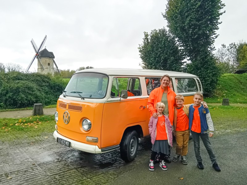 Emma ging met haar kinderen een dag touren door Noord-Frankrijk in een Volkswagen-busje van Les Belles Échappées. Lees hier waarom dit haar zo goed bevallen is!