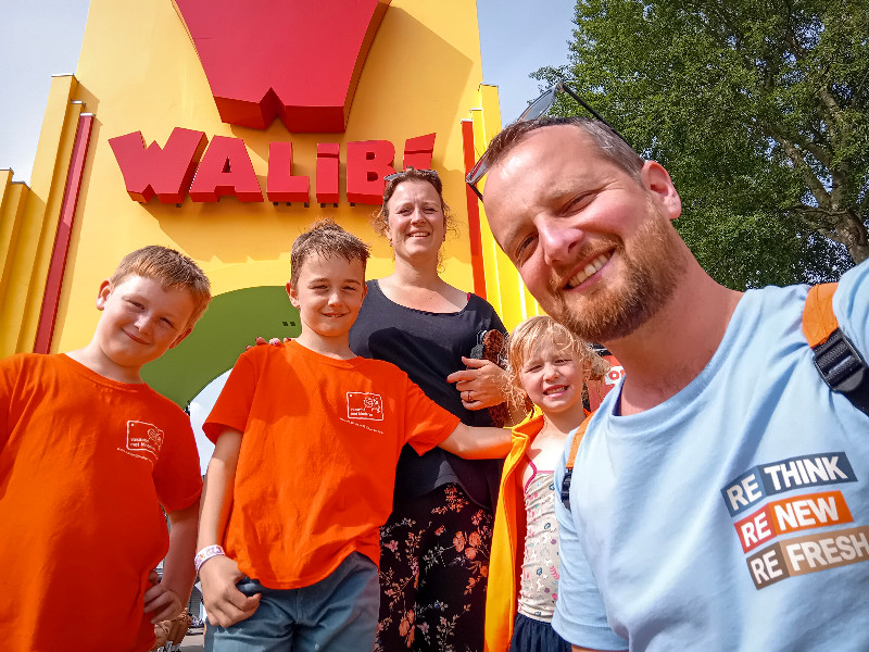 In attractiepark Walibi Holland vind je verdeeld over acht verschillende thema zones, meer dan 40 attracties! Genoeg vertier voor jonge kinderen tot pubers