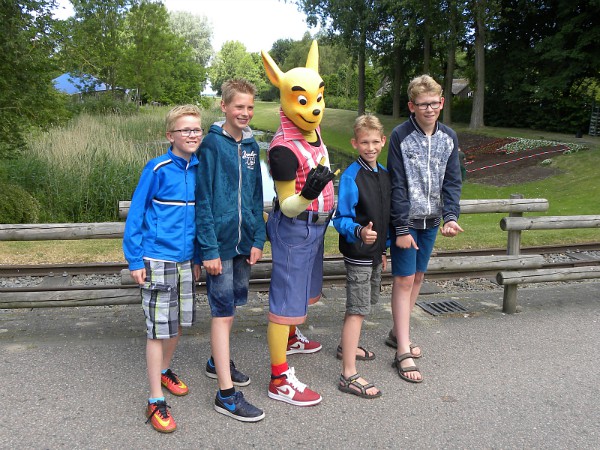 Met de mascotte van Walibi in Flevoland