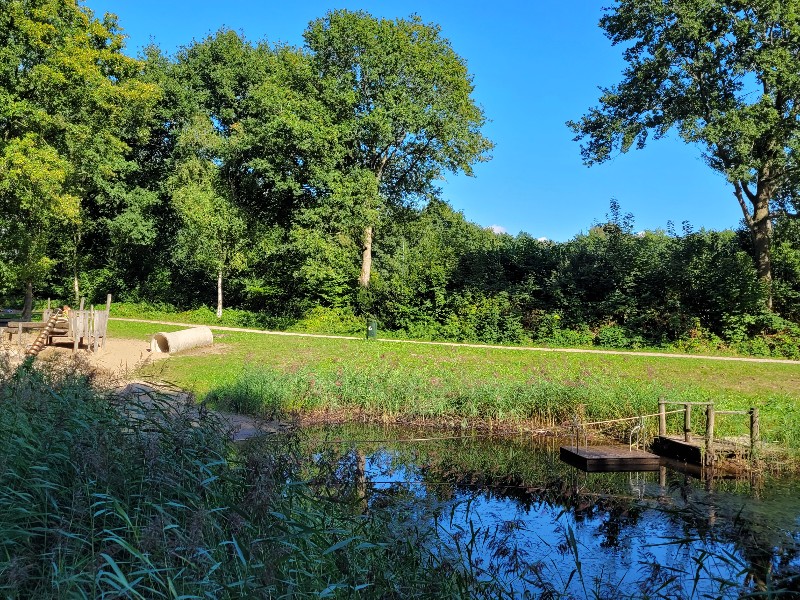 Leuke waterspeeltuin in Stadspark Huizen