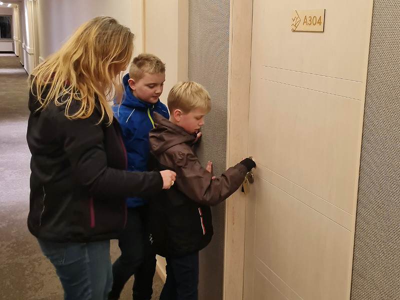 Vakantie vieren aan de belgische kust in het kindvriendelijke West Bay Hotel in Westende. Met familiekamers, buitenbad, speeltuin en lekker ontbijt