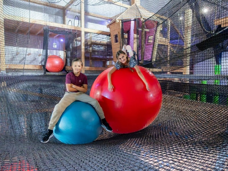 Spelen in de indoor speeltuin