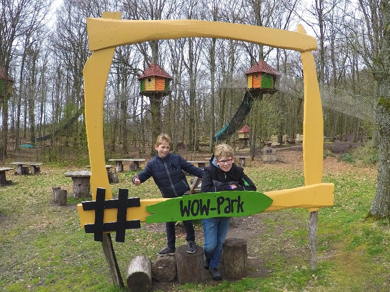 Heerlijk spelen en klimmen in de natuur bij het Wow-park in Denemarken