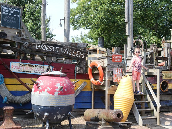 het piratenschip in de piratenspeeltuin van het wrakkenmuseum op terschelling
