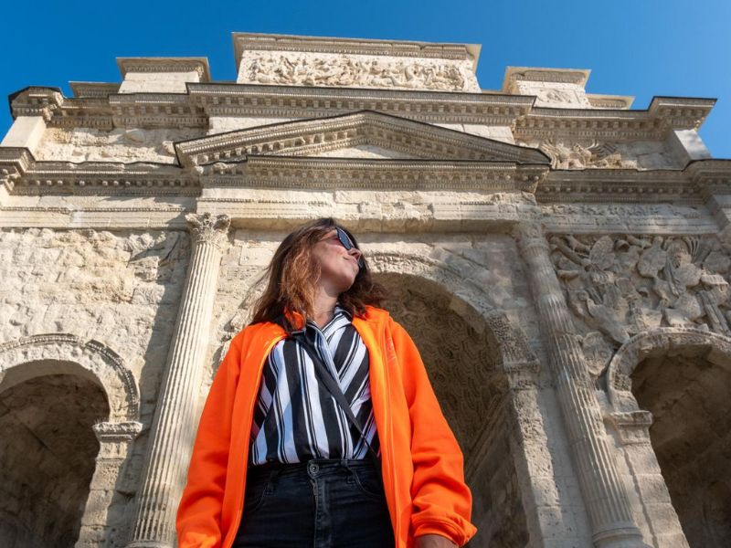 De Arc de Triomphe heeft veel details, zelfs beelden van zeemeerminnen.