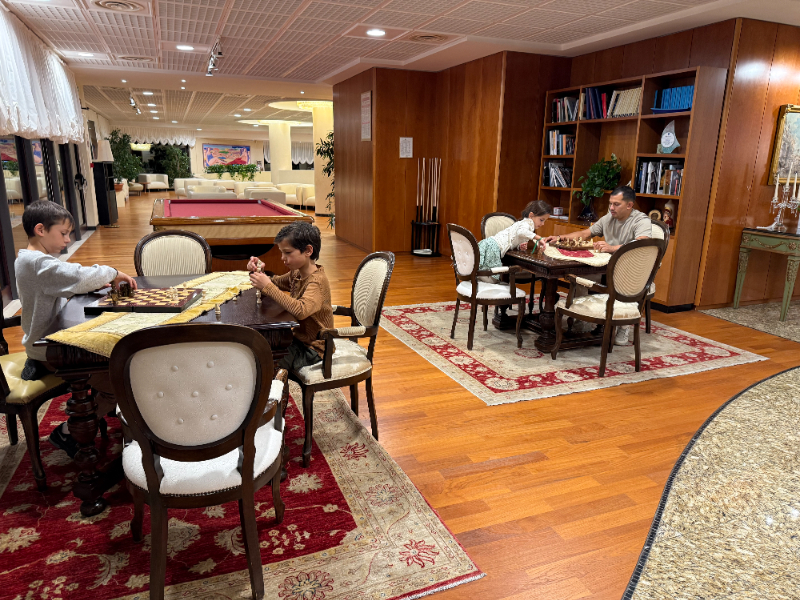 In de lobby gezellig een spelletje spelen