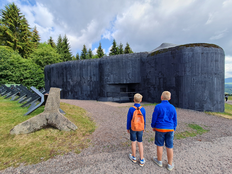 Onze jongens bij de Bunker op de Stachelberg