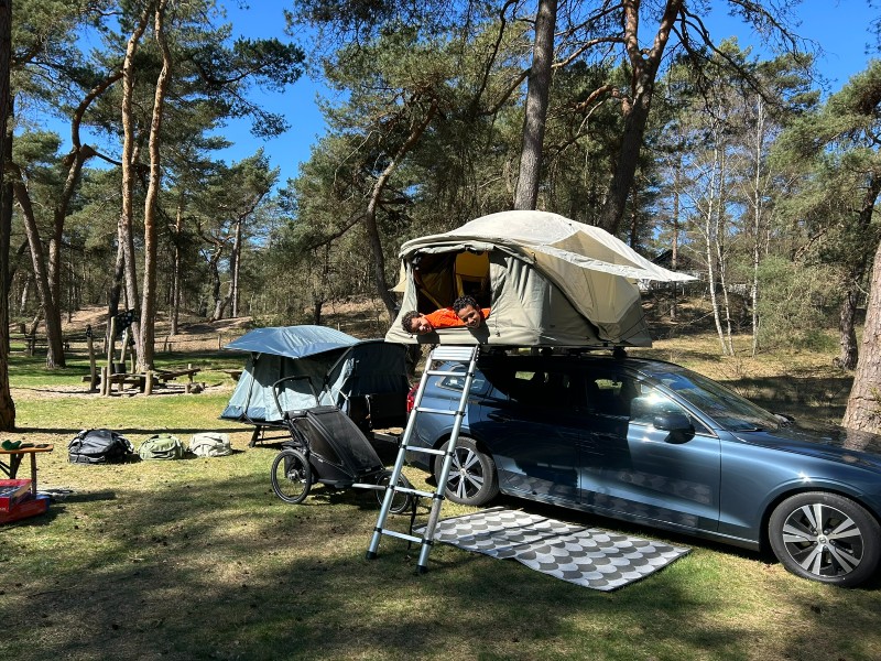Even de daktent van Thule uitproberen