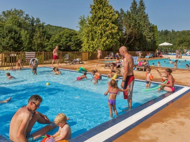 Zwembad bij Camping Les Gorges du Chambon