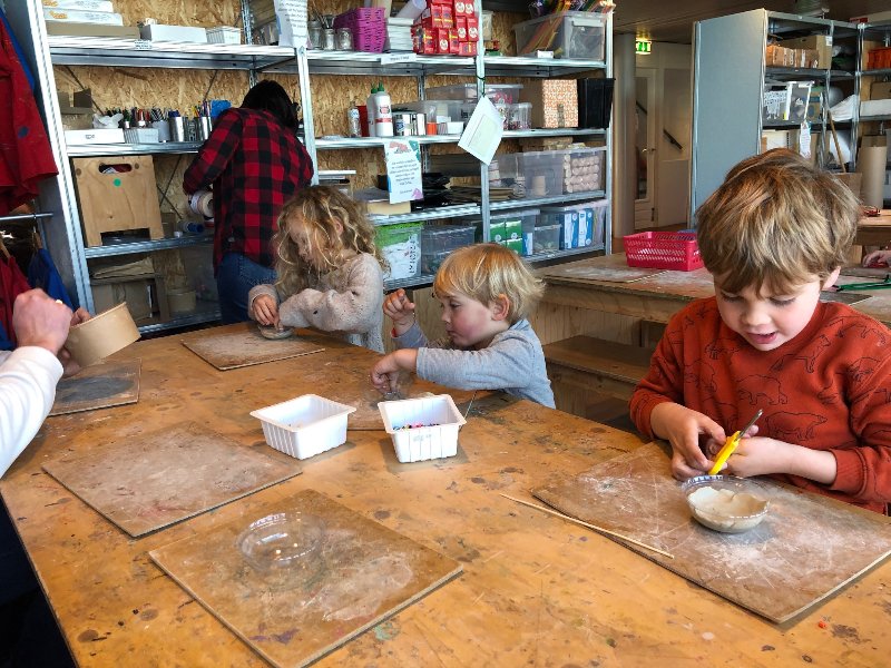 In Villa Zebra laten kunstenaars zien dat kunst leuk is. Ontdek de ware kunstenaar in jezelf en ga naar Rotterdam. Sara doet verslag van deze toffe plek!