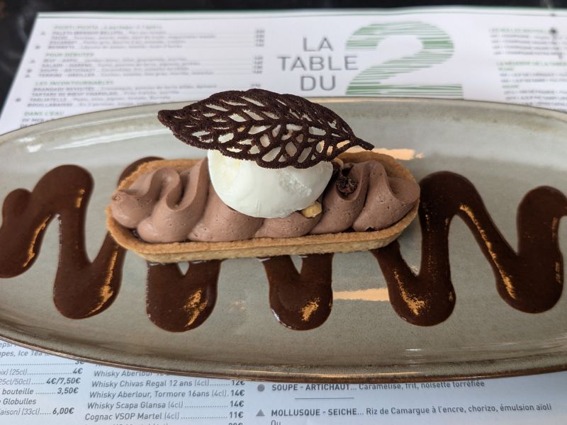 Scoor punten bij je kinderen met de toetjes van La Table du 2 met uitzicht op het amfitheater van Nîmes