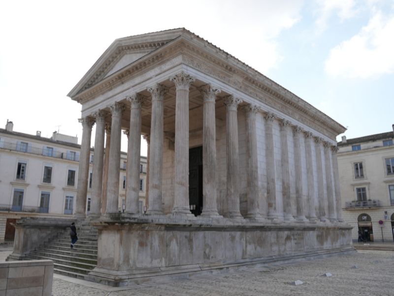 Maison Carree is de best bewaarde Romeinse tempel ter wereld