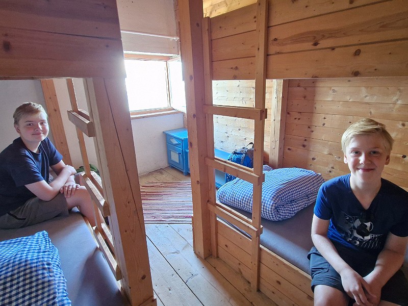 Slapen in een stapelbed in de Wangalm
