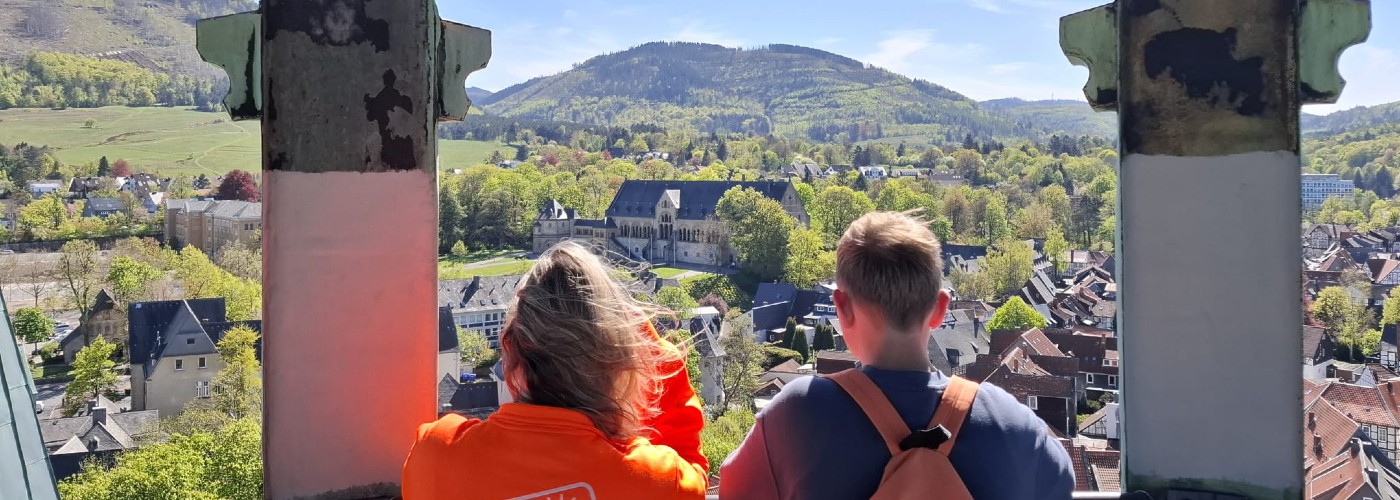 Genieten van het uitzicht vanaf de kerktoren in Goslar
