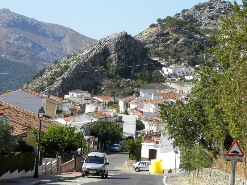 We rijden Montejaque binnen