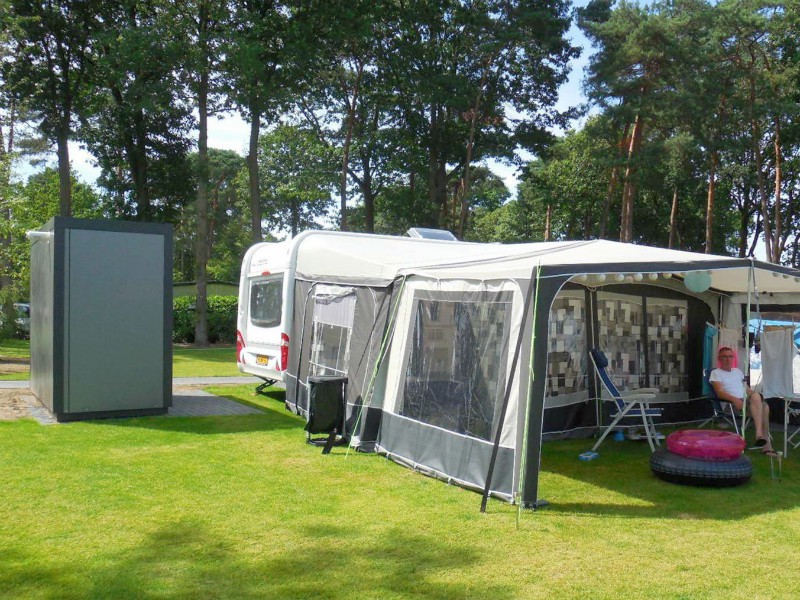 Camping plek met privé sanitair bij Ackersate