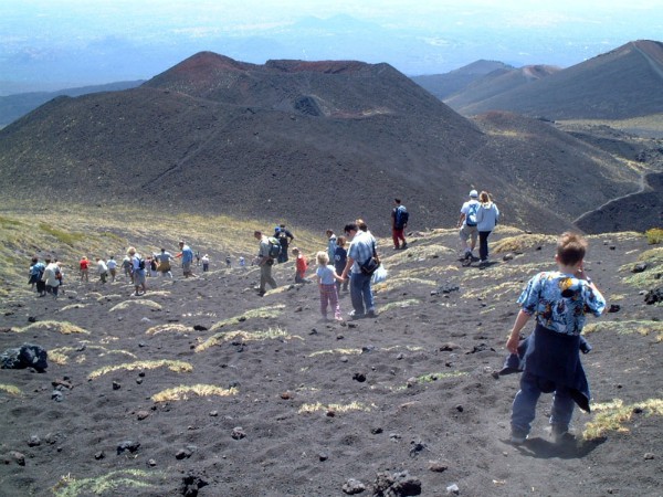 Leuk! Glijdend afdalen op de lavasteentjes van de Etna