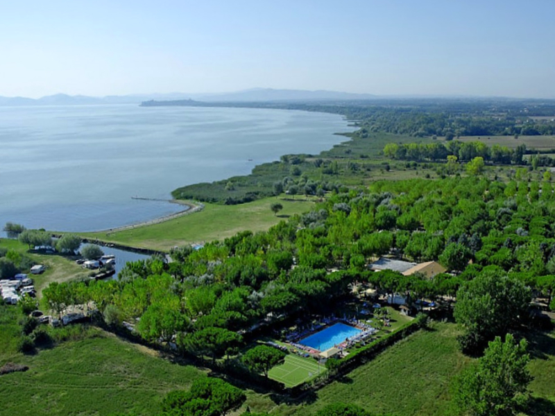 Camping Baddiaca met strandje direct aan het Trasimenomeer.