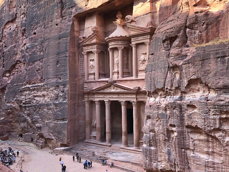 Eén van de bijzondere rotskerken van Petra