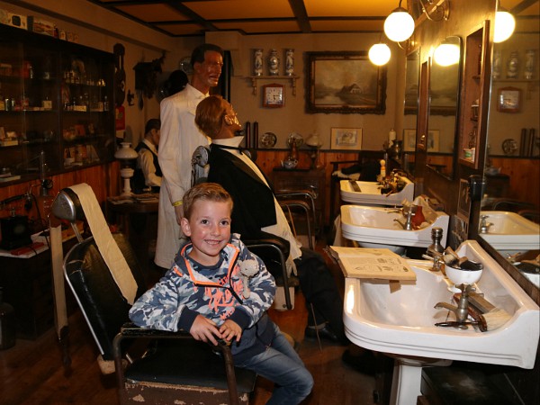 de kapsalon van nobels nostalgisch museum op ameland