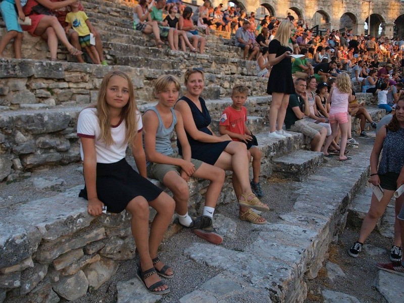 Klaar voor de voorstelling in het Amfitheater in Pula