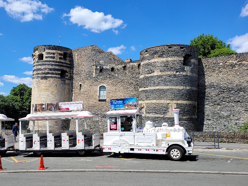 Het kasteel met het toeristentreintje in Angers