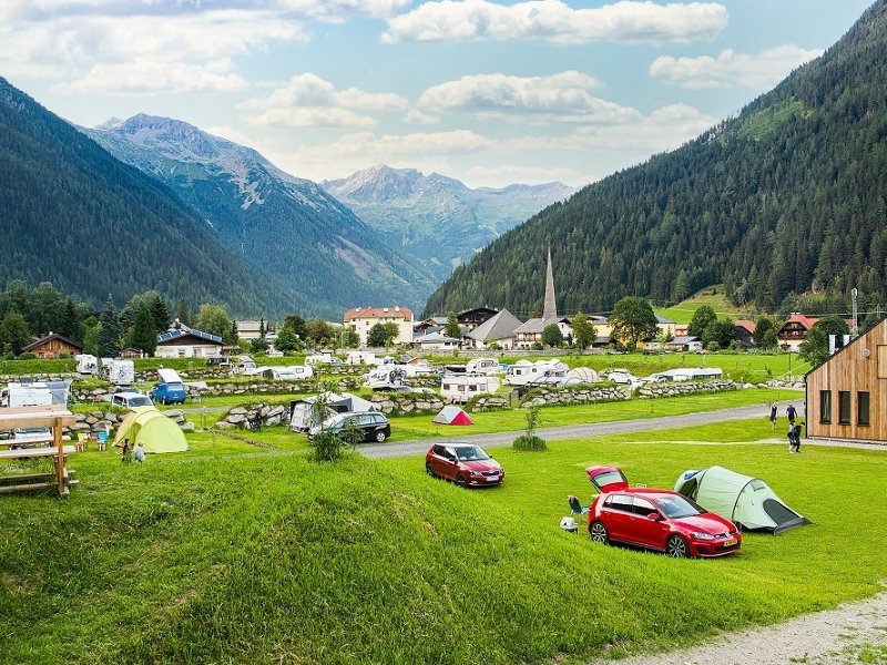 Uitzicht vanaf de kindvriendelijke camping hochoben camp in Karinthië.