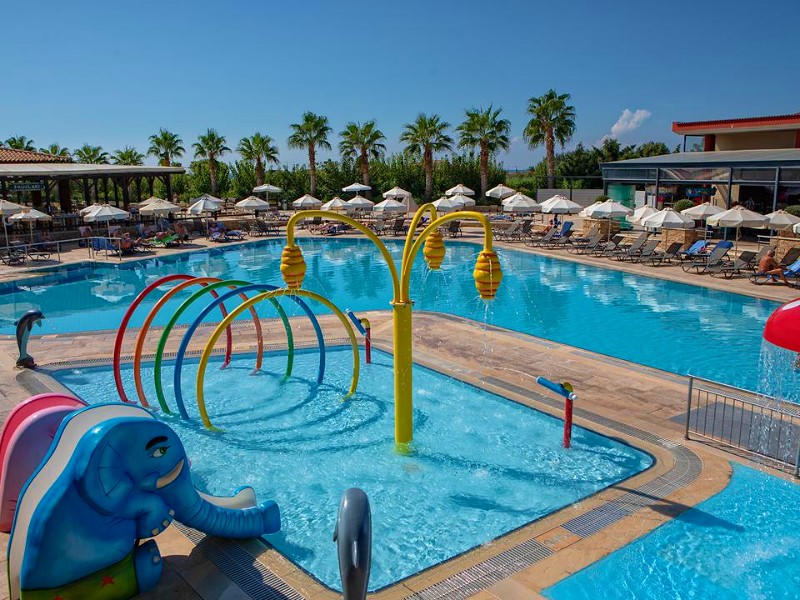 Kinderbad bij hotel Apallonion Asterias Resort