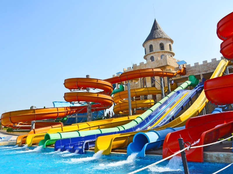Aquapark Nessebar heeft vele glijbanen