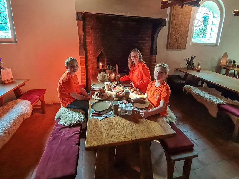 Lunch, avondeten of ontbijt.. bij het Archeon kun je het allemaal krijgen en het is altijd gezellig in de middeleeuwse setting