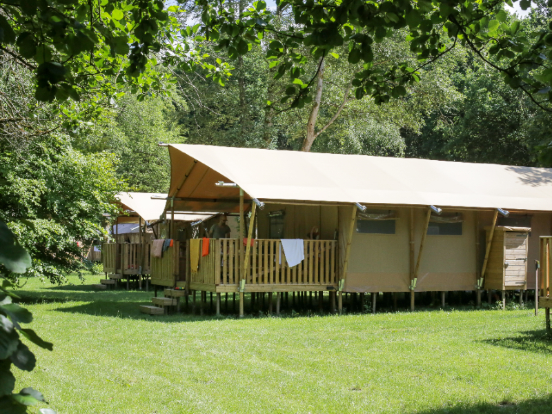 De safaritenten zijn groot en luxe op Landal Neufchateau