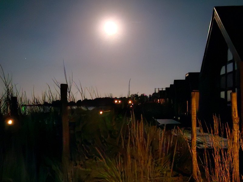 's Avonds genieten van het uitzicht vanaf het terras 's Avonds genieten van het uitzicht vanaf het terras