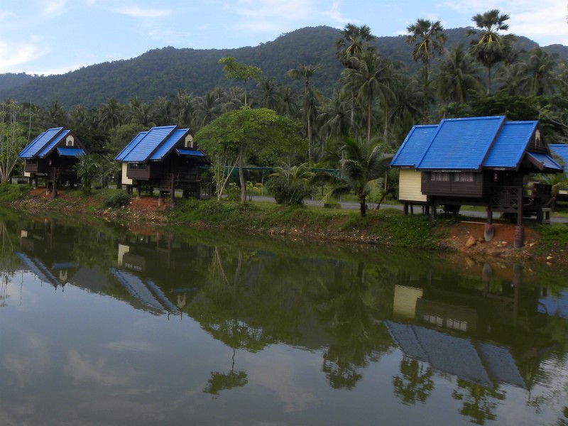 Ban Mae resort lig mooi aan een baai