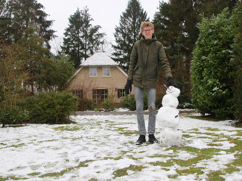 Tada, de sneeuwpop was net op tijd klaar voor de les weer begon.