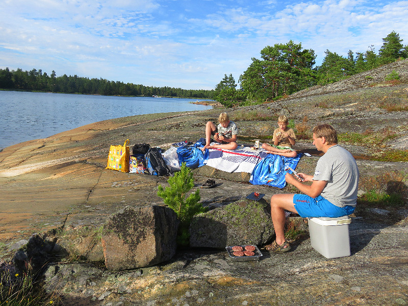 BBQ op een onbewoond eiland in de Tjust Archipel