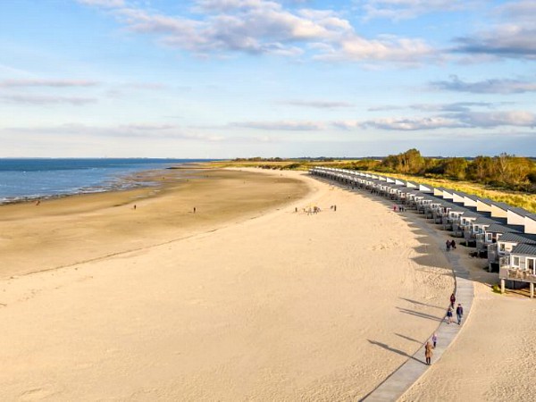 alle strandhuisjes op een rij