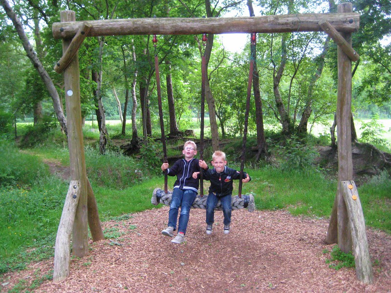 Schommelen op de duoschommel