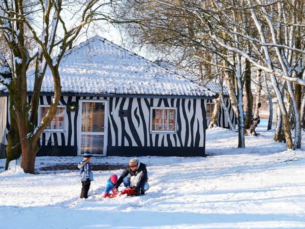 Als er sneeuw ligt, wordt een verblijf in een Jungalow extra bijzonder