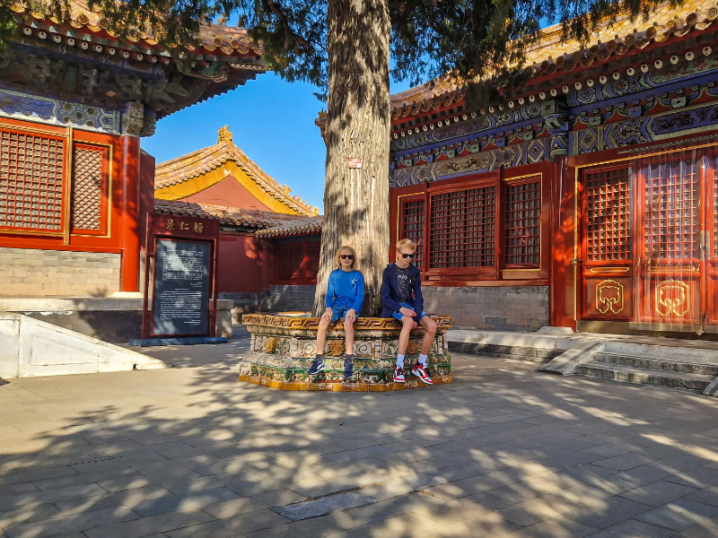 De kinderen van Maaike in de Verboden Stad in Beijing, China