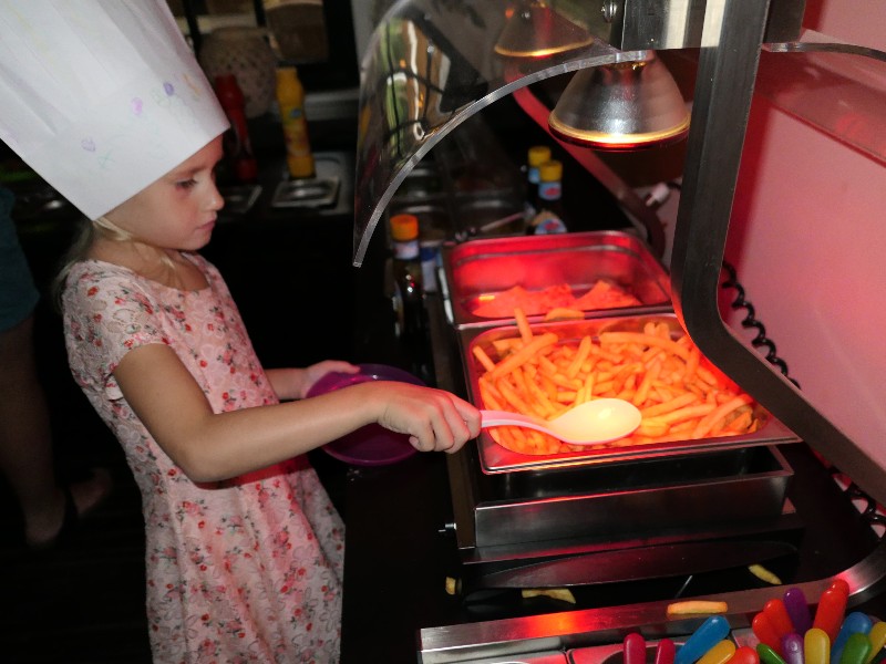 Lekkere frietjes bij het kinderbuffet