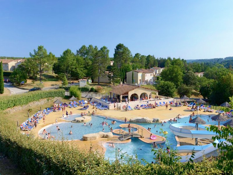 Vakantiehuis op vakantiepark met uitdagend zwembad