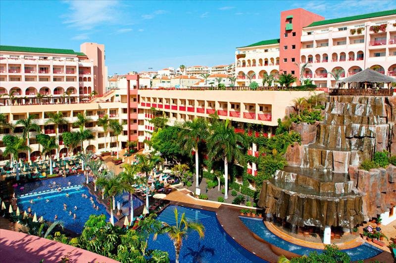 uitzicht over het zwembad van Best Jacaranda op Tenerife