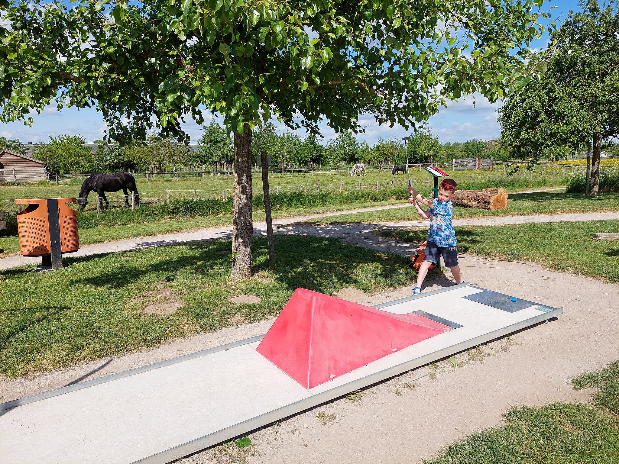Midget-golfen tussen de bloesems bij Fruitpark Ochten!